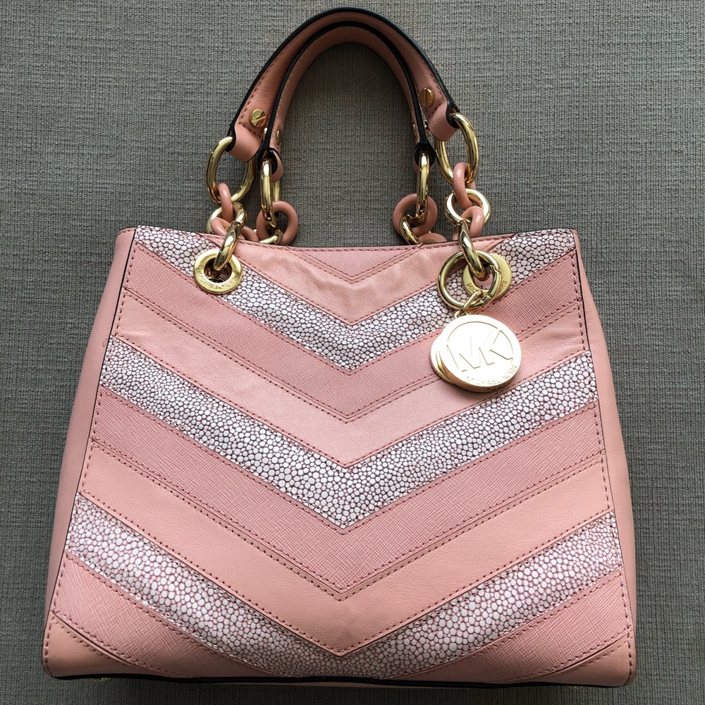 Light pink leather Michael Kors purse